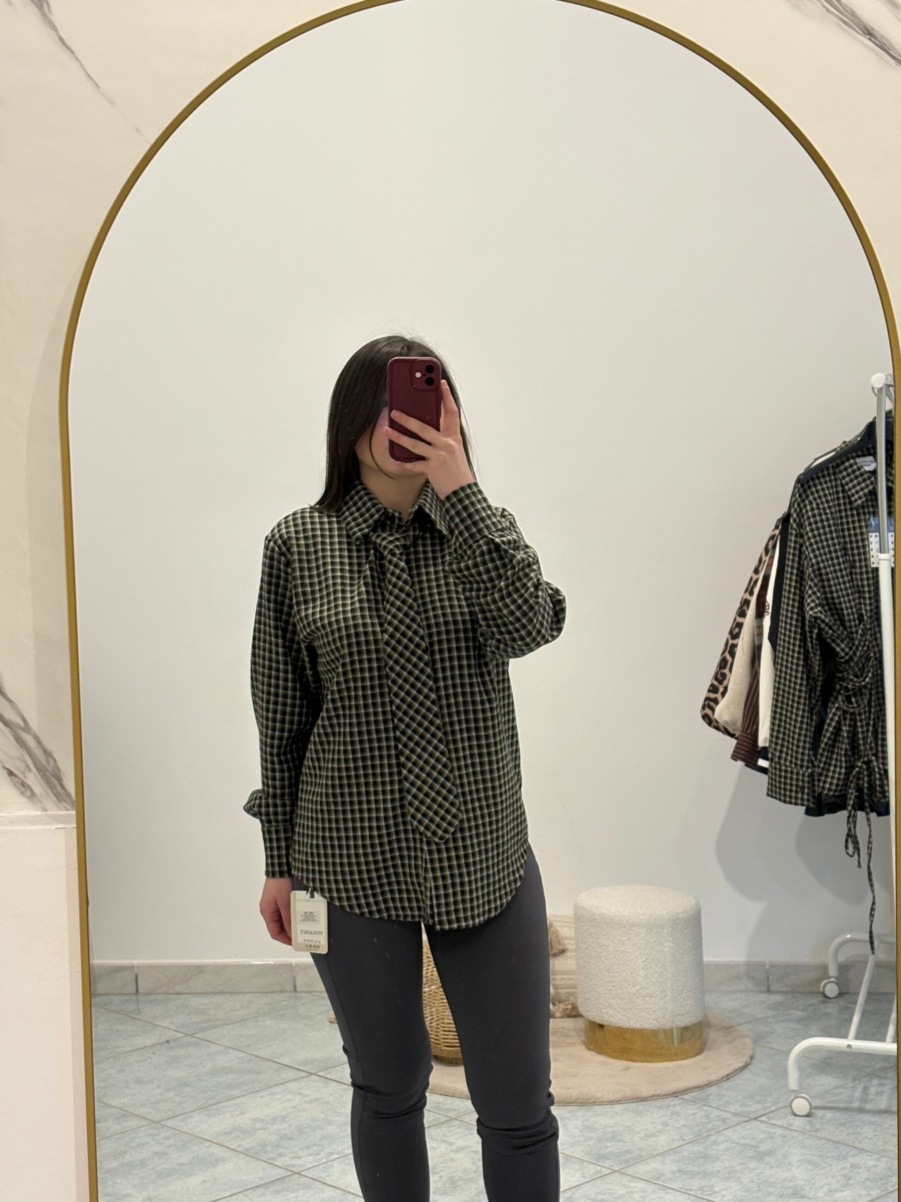 Camicia scozzese nera e verde con cravattino